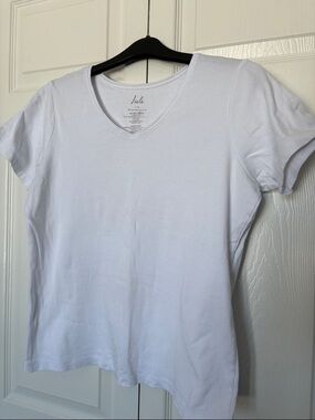 Julie Vos White Short Sleeve V-Neck Tee